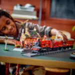 LEGO Harry Potter 76423 - Hogwarts Express Train Set with Hogsmeade Station - Image 2